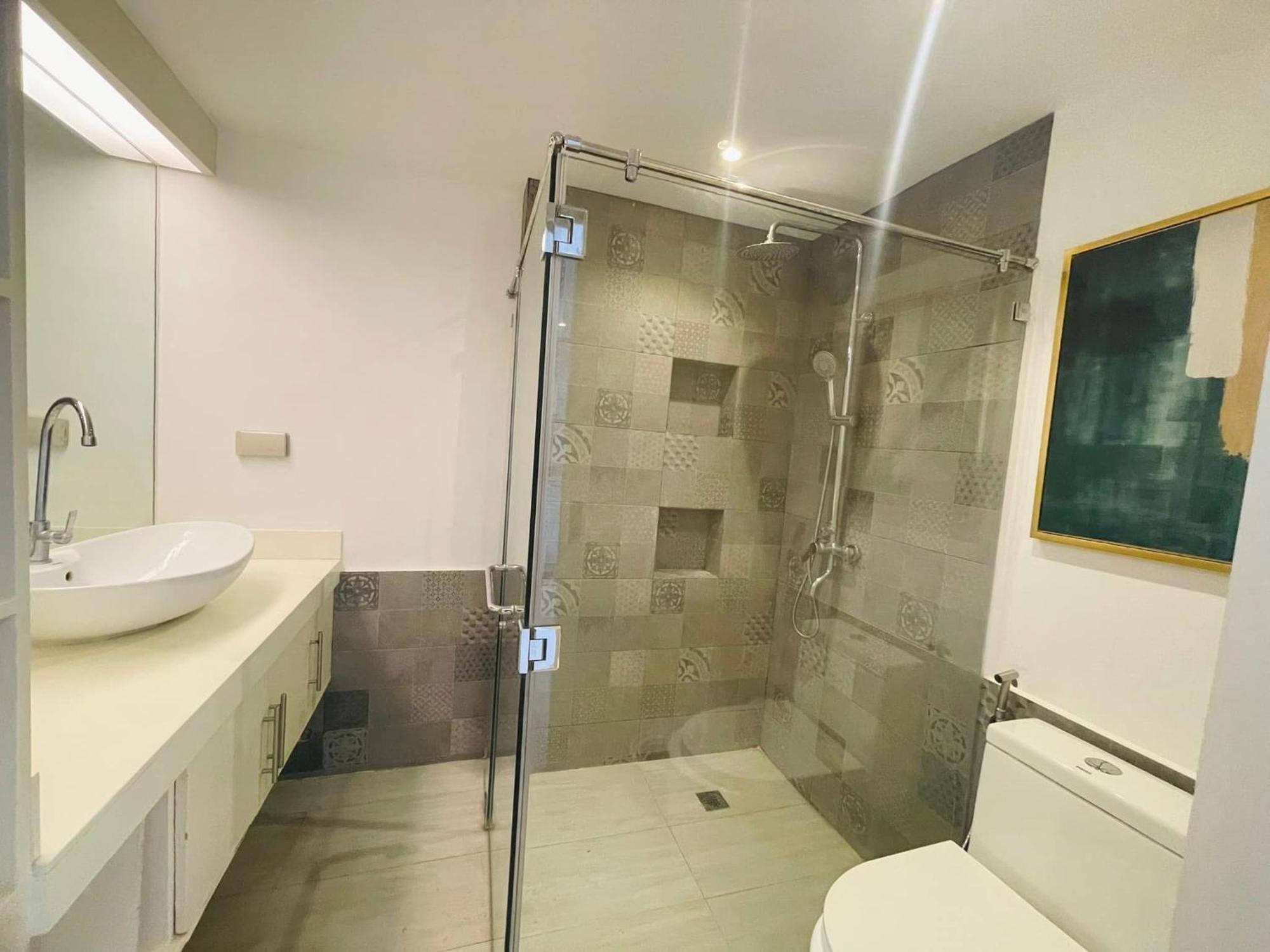 1205 Spacious Loft Type Unit Apartment *