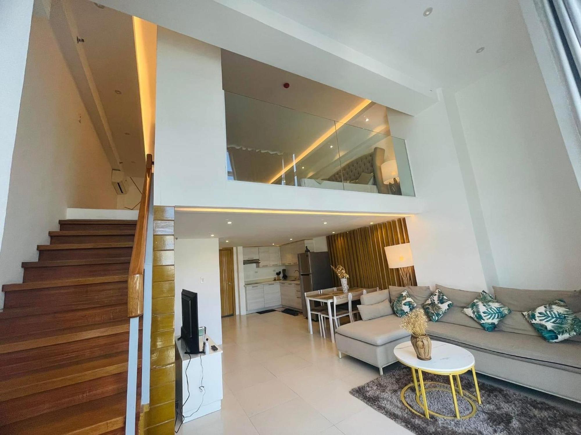 1205 Spacious Loft Type Unit Apartment