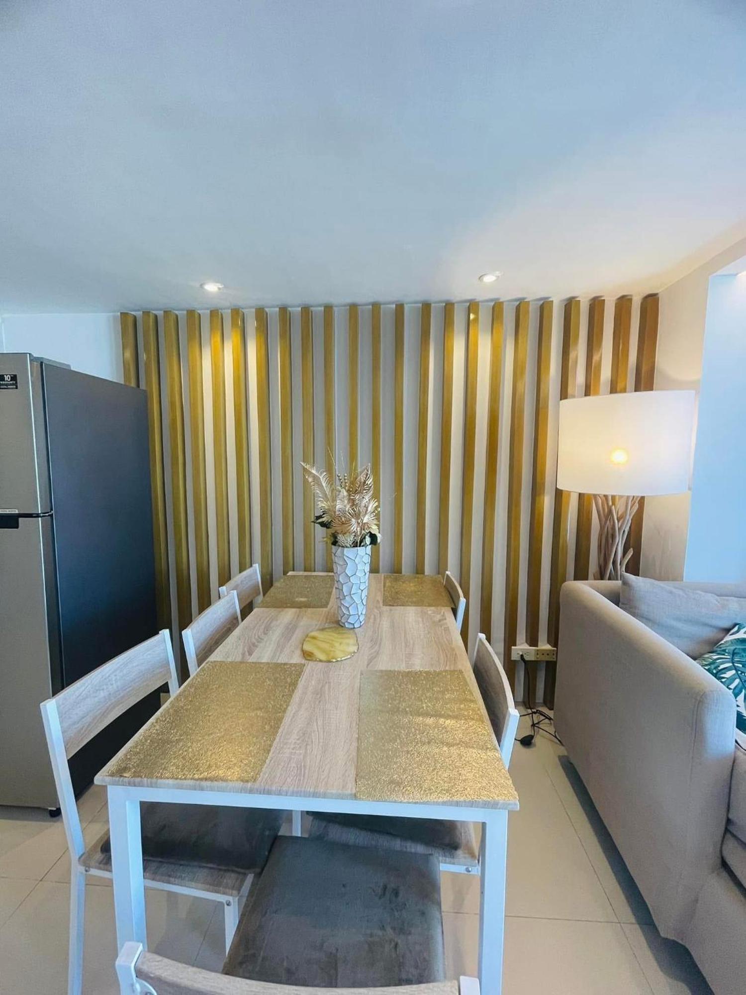 1205 Spacious Loft Type Unit Apartment *